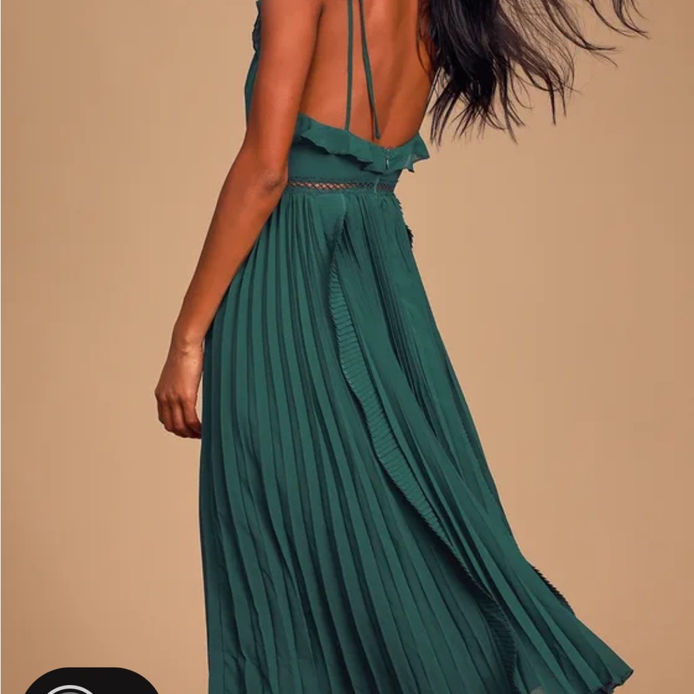 New w tags
XS
Lulu’s
Emerald green, tie strap pleated midi dress
Woven chiffonn